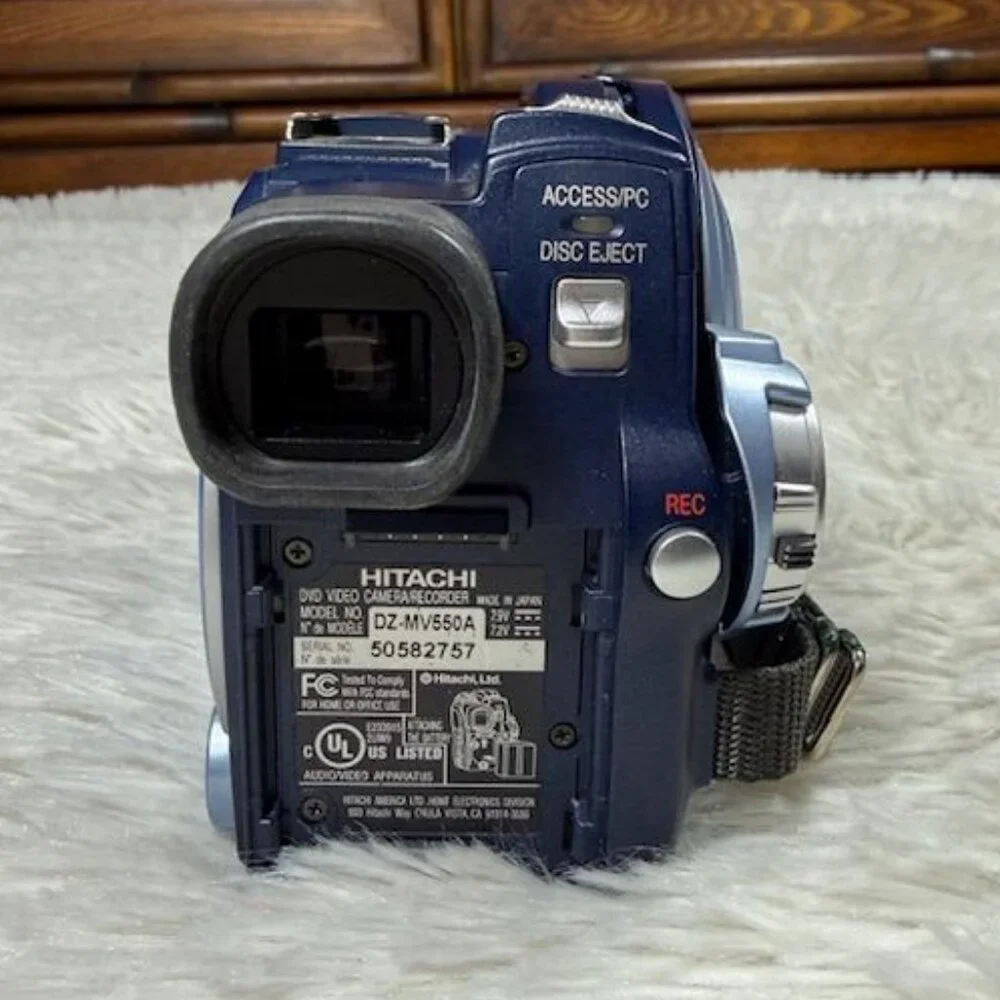 Hitachi DZ-MV550A DVD CAM 18x Optical 500x Digital Zoom Camcorder